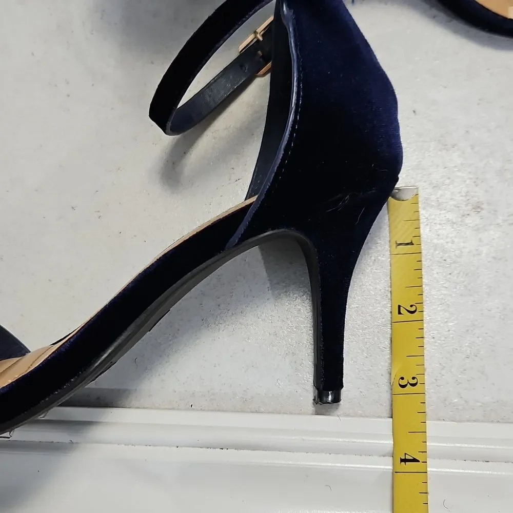 Bamboo Women's Navy Blue Velvet Harleen Heels Size 5.5M